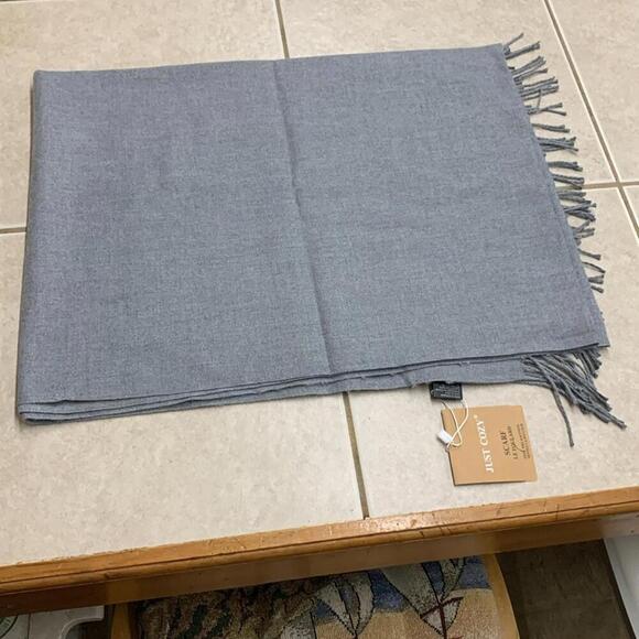 Just Cozy grey scarf multiple uses - Picture 9 of 9